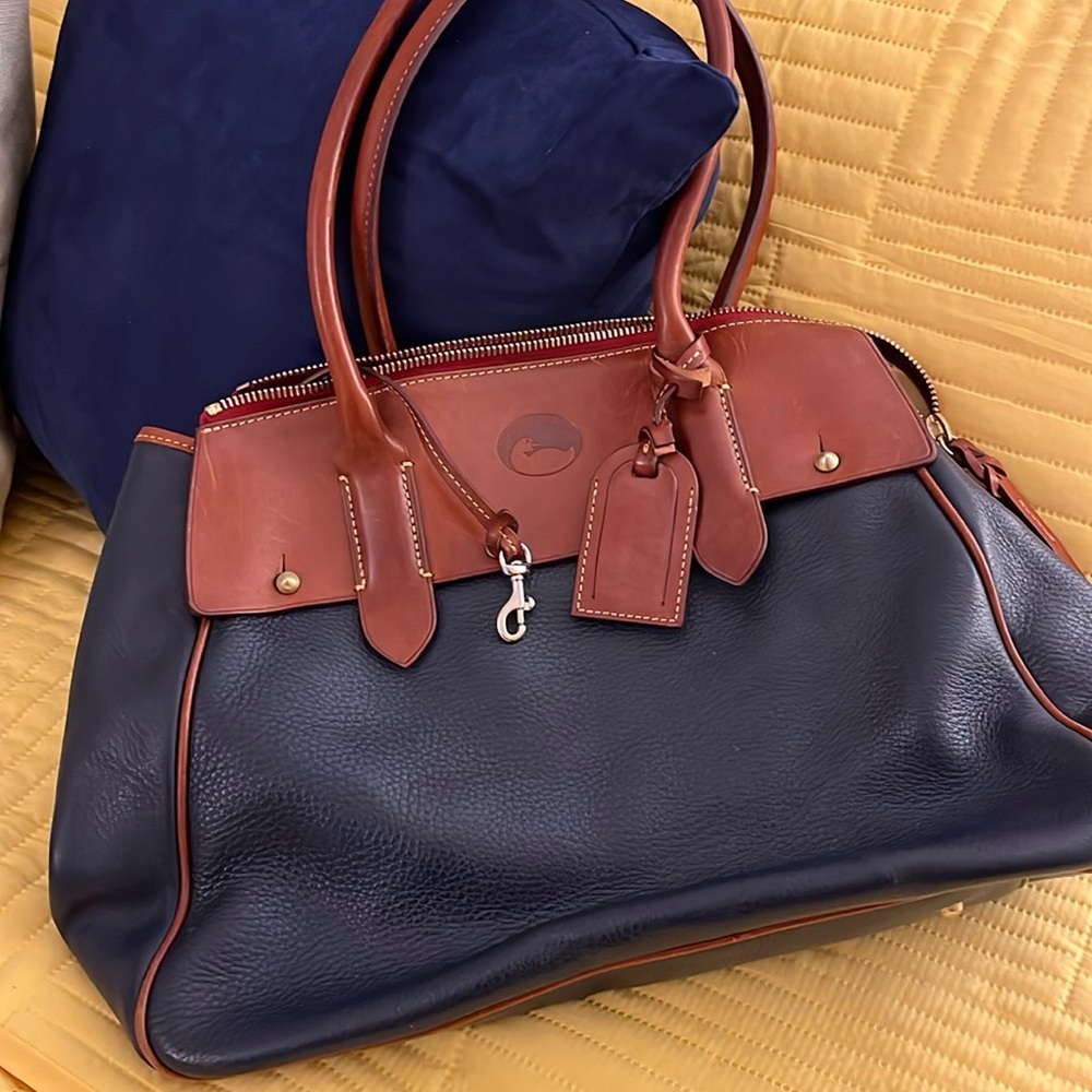 ⬇️⬇️Dooney & Burke large leather satchel bag